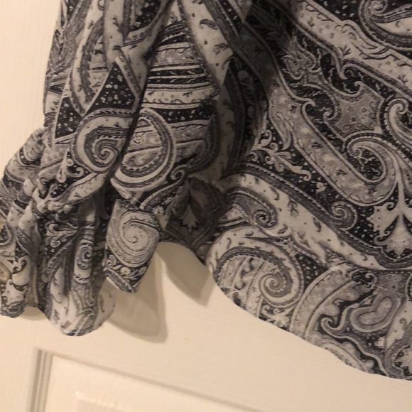 White House Black Market EUC grey and black paisley blouse - Picture 4 of 6